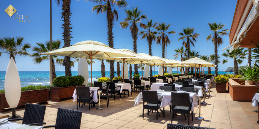 Acqua es uno de los restaurantes en Sitges que debes probar.