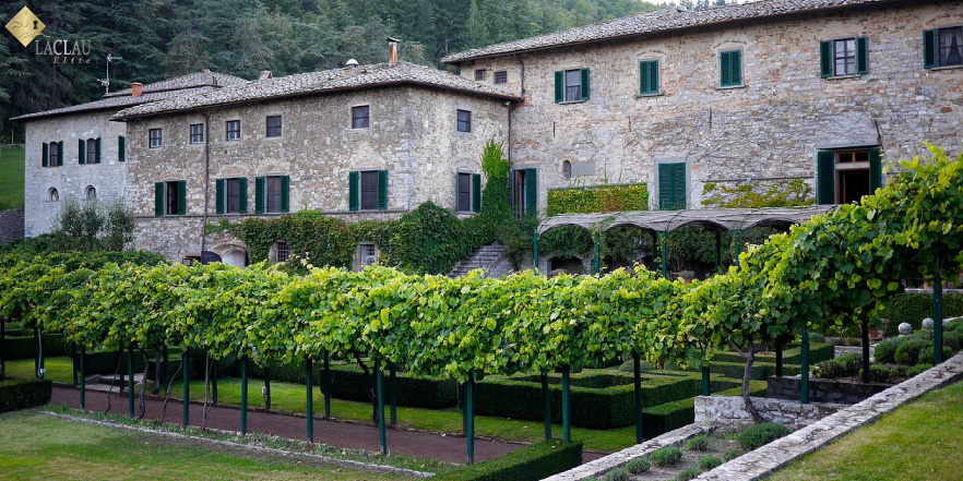 Tuscan style garden decoration