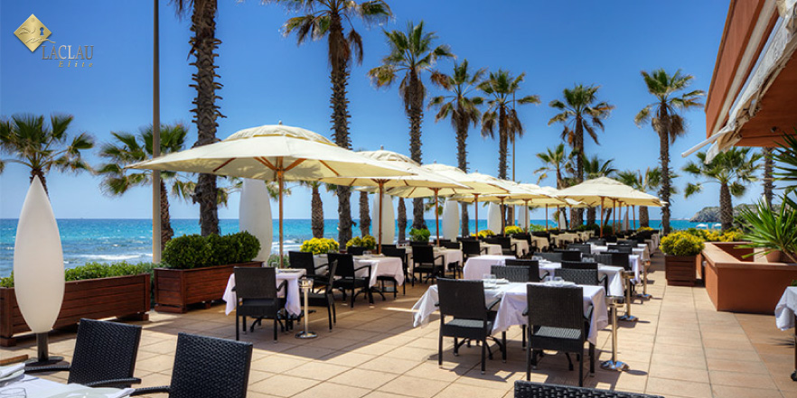 Terrasse du restaurant Acqua. Photographie de le site web.